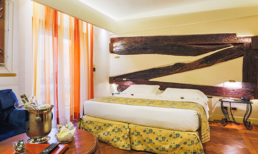 Deluxe Double Room Art Hotel Commercianti Bologna Deluxe Double Room Art Hotel Commercianti Bologna