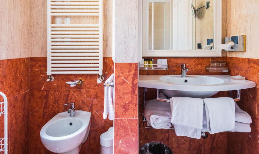 Art studio apartment Art Hotel Commercianti Bologna Art studio apartment Art Hotel Commercianti Bologna