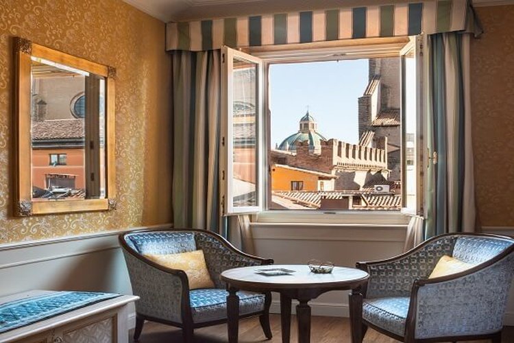 SUITE DELUXE SULLA VIA DELLA SETA Art Hotel Orologio Bologna, Italy SUITE DELUXE SULLA VIA DELLA SETA Art Hotel Orologio Bologna, Italy