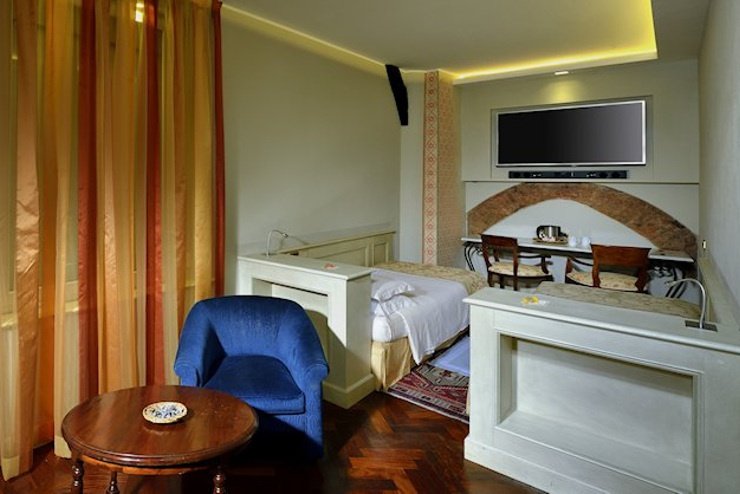 CLASSIC DOUBLE ROOM Art Hotel Commercianti Bologna, Italy CLASSIC DOUBLE ROOM Art Hotel Commercianti Bologna, Italy