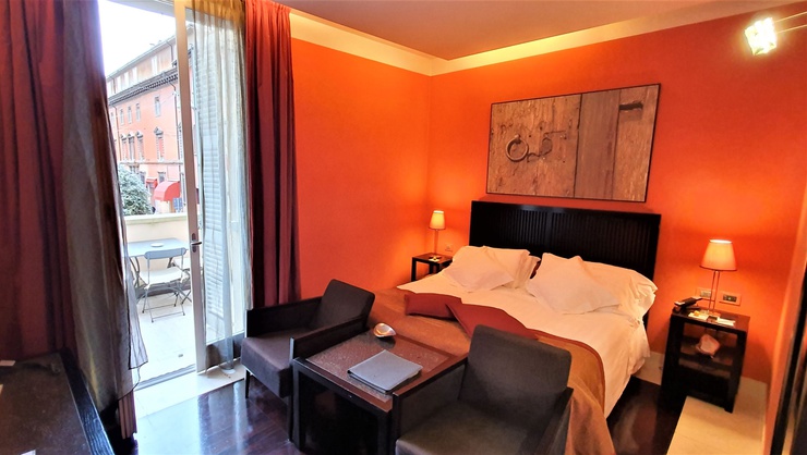 Deluxe room balcony art hotel novecento bologna Deluxe room balcony art hotel novecento bologna