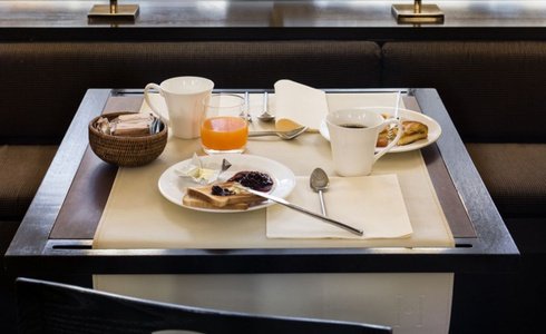 ROOM SERVICE (ON REQUEST) Art Hotel Novecento in Bologna ROOM SERVICE (ON REQUEST) Art Hotel Novecento in Bologna