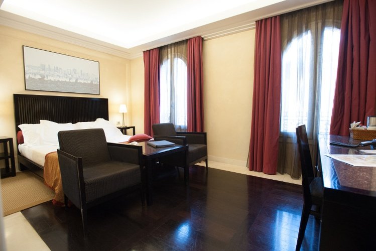 CLASSIC DOUBLE ROOM Art Hotel Novecento Bologna, Italy CLASSIC DOUBLE ROOM Art Hotel Novecento Bologna, Italy