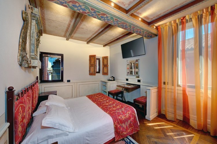 Deluxe double room art hotel commercianti bologna Deluxe double room art hotel commercianti bologna