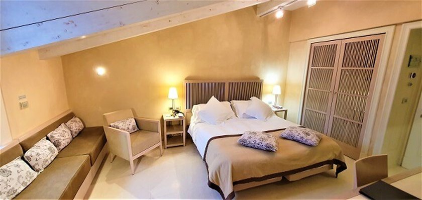 DELUXE PENTHOUSE ROOM Art Hotel Novecento Bologna, Italy DELUXE PENTHOUSE ROOM Art Hotel Novecento Bologna, Italy
