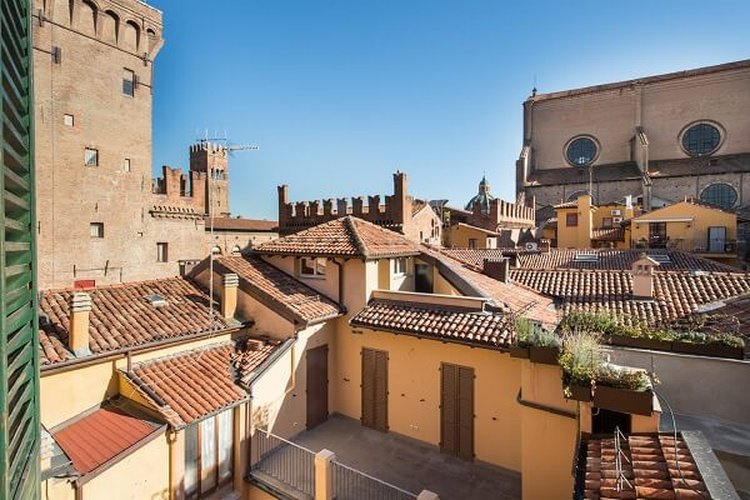 SUITE DELUXE SULLA VIA DELLA SETA Art Hotel Orologio Bologna, Italy SUITE DELUXE SULLA VIA DELLA SETA Art Hotel Orologio Bologna, Italy