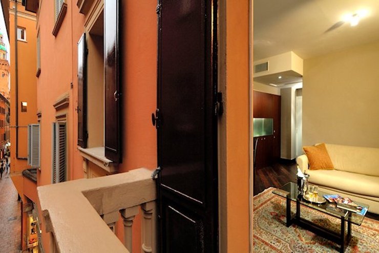 ART STUDIÒ APARTMENT Art Hotel Commercianti Bologna, Italy ART STUDIÒ APARTMENT Art Hotel Commercianti Bologna, Italy