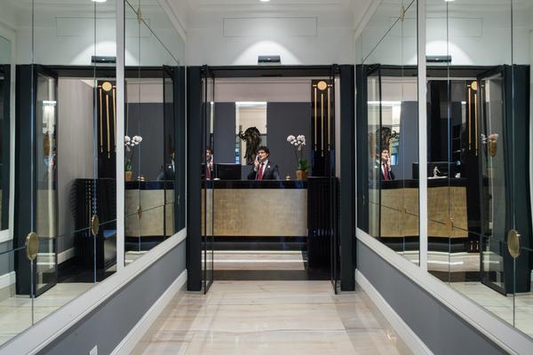 24-HOUR RECEPTION Art Hotel Orologio Bologna 24-HOUR RECEPTION Art Hotel Orologio Bologna
