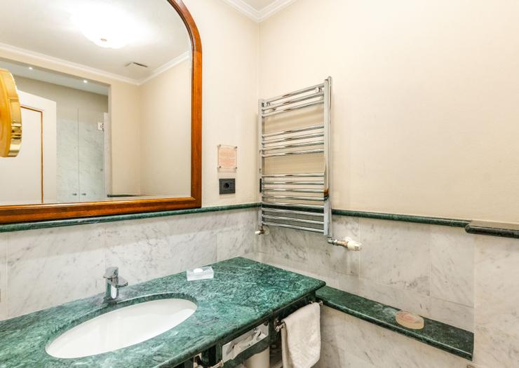 Classic double room Art Hotel Commercianti Bologna Classic double room Art Hotel Commercianti Bologna
