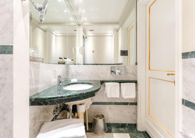Deluxe Double Room with Terrace Art Hotel Commercianti Bologna Deluxe Double Room with Terrace Art Hotel Commercianti Bologna