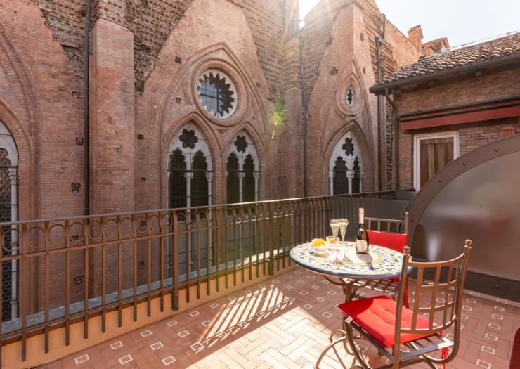 Deluxe Double Room with Terrace Art Hotel Commercianti Bologna Deluxe Double Room with Terrace Art Hotel Commercianti Bologna