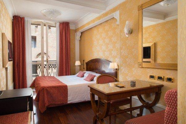 Deluxe Room Art Hotel Orologio Bologna Deluxe Room Art Hotel Orologio Bologna